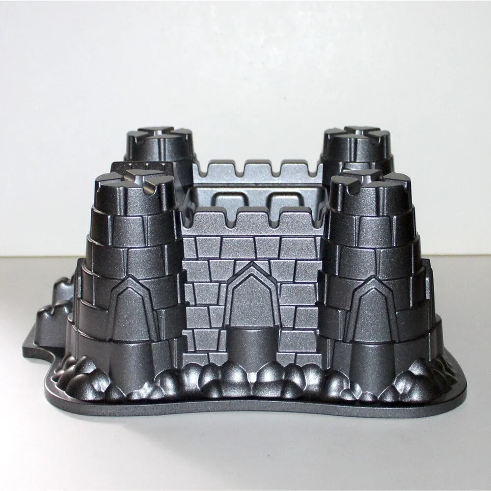 Nordic Ware Castle Bundt Cake Pan bakeware nonstick 10 cup Cast Aluminum USA